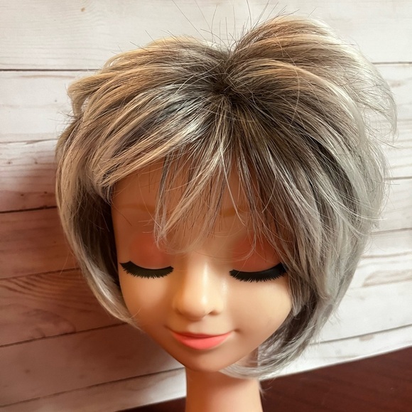 Women Synthetic Hair Short Layered Curly with Bangs Silver Grey Wig None Lace - Picture 6 of 11